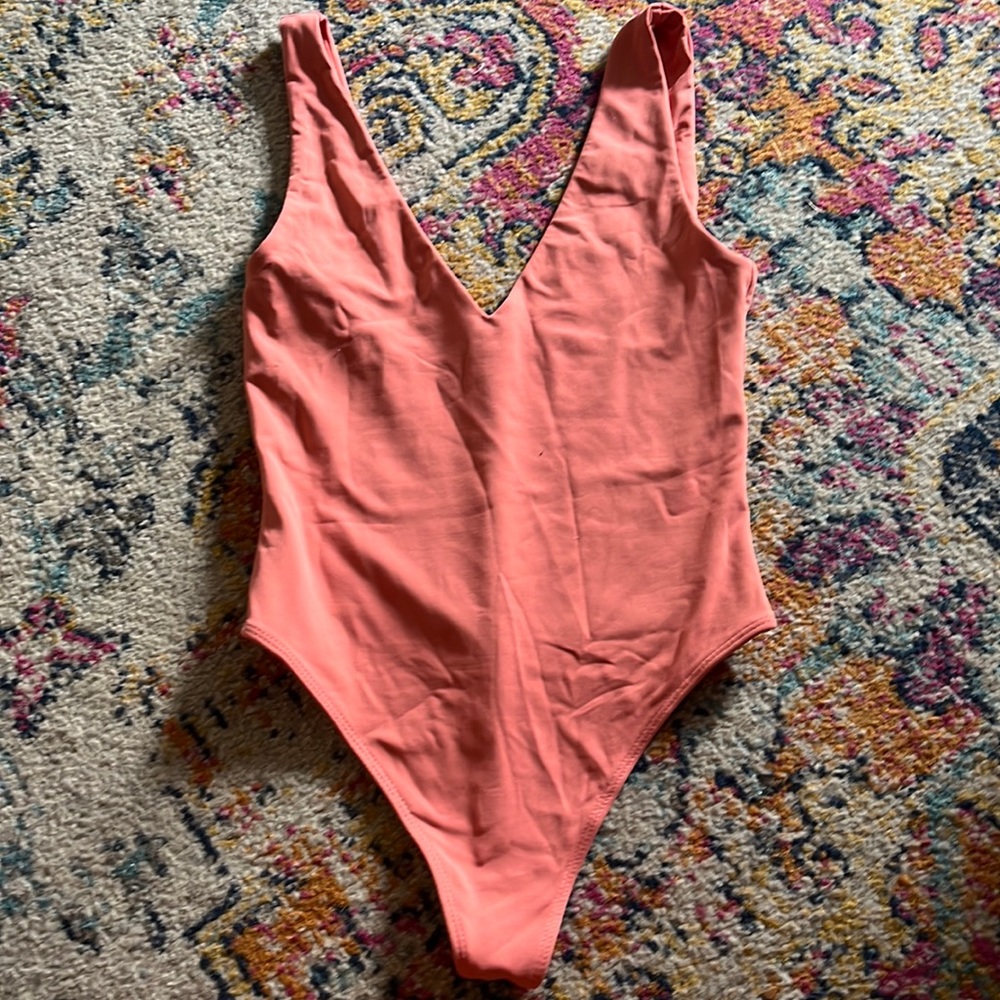 Aritzia Babaton bodysuit - peach